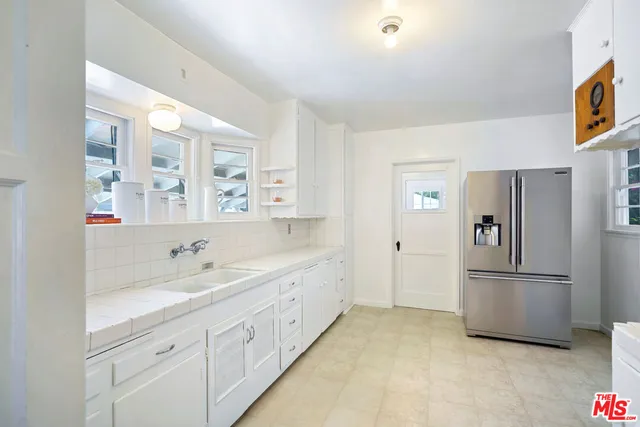 $1,095,000 | 10721 Landale Street, Toluca Lake, CA 91602