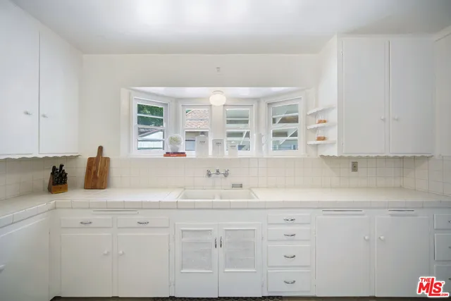 $1,095,000 | 10721 Landale Street, Toluca Lake, CA 91602