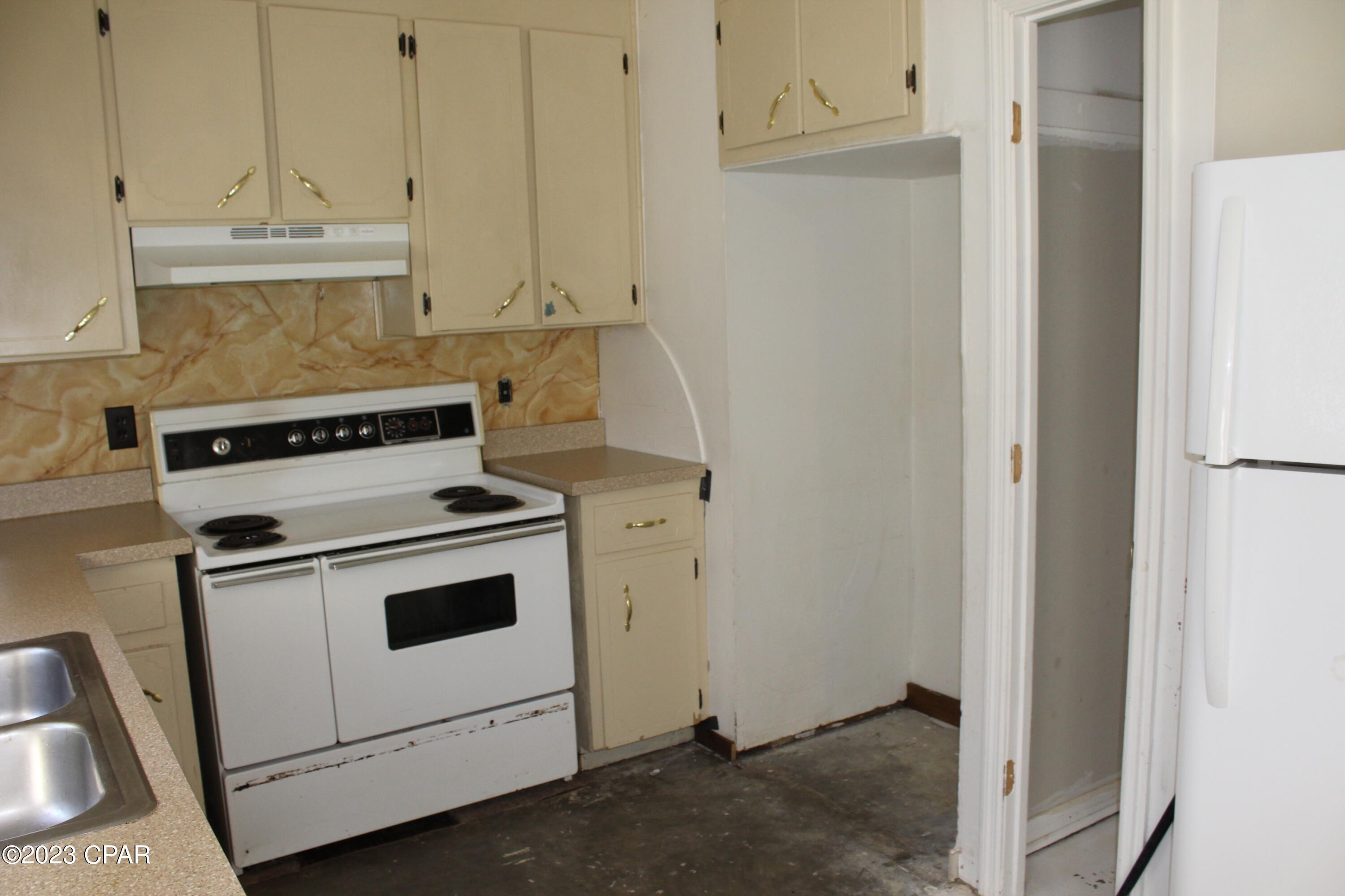 1083 Newton Road Esto, FL 32425 - Photo 10 of 21 Gallery Image 10
