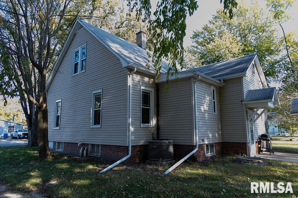 323 North Pine Street Nokomis, IL 62075 - Photo 8 of 27