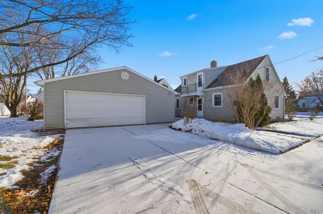 $234,900 | 204 East 3rd Street, Kimberly, WI 54136