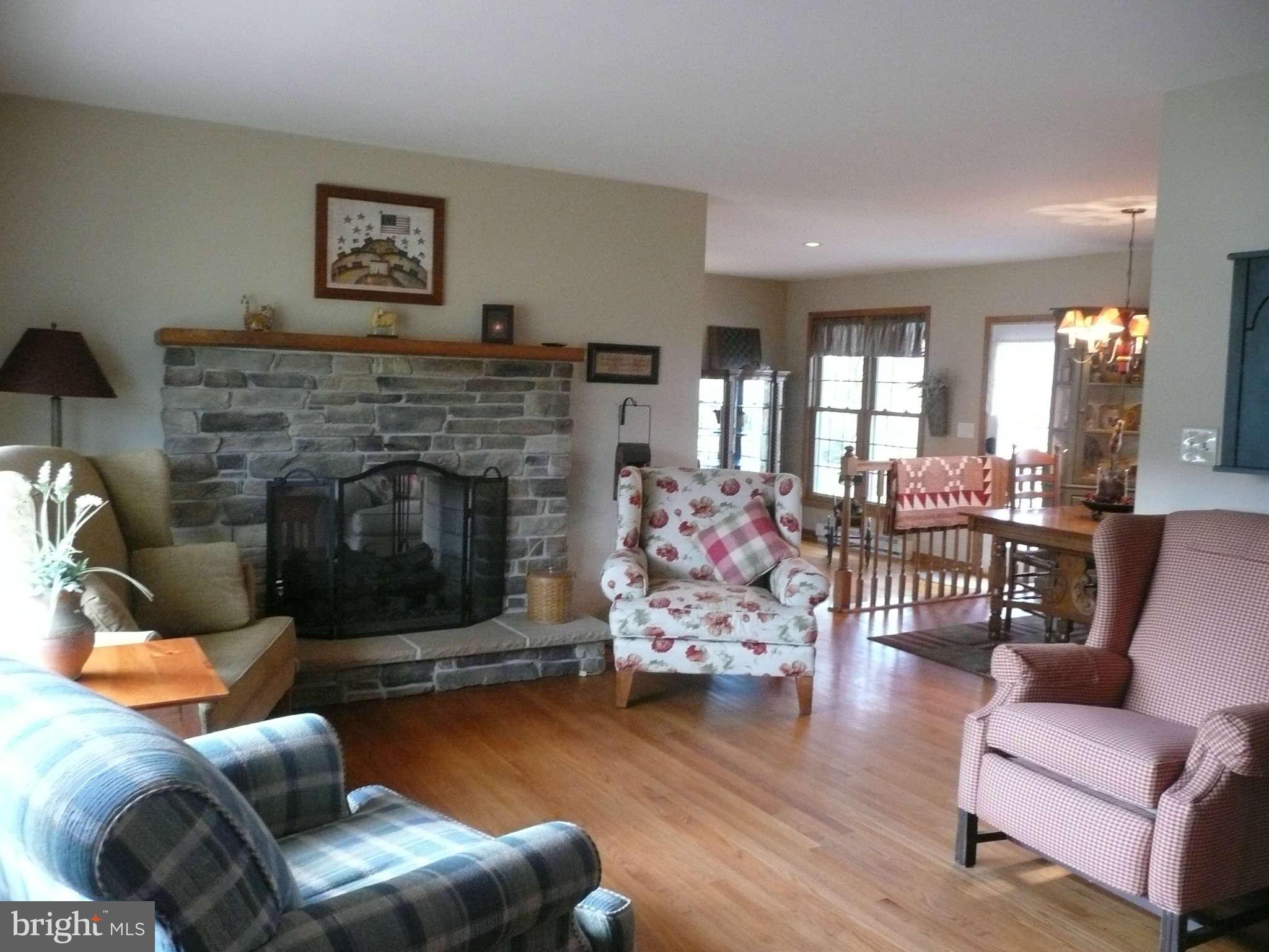 4404 New Design Road Frederick, MD 21703 - Photo 3 of 30 Living Room