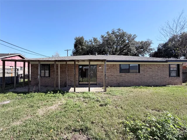 $1,750 | 3616 Willowick Drive, Bay City, TX 77414