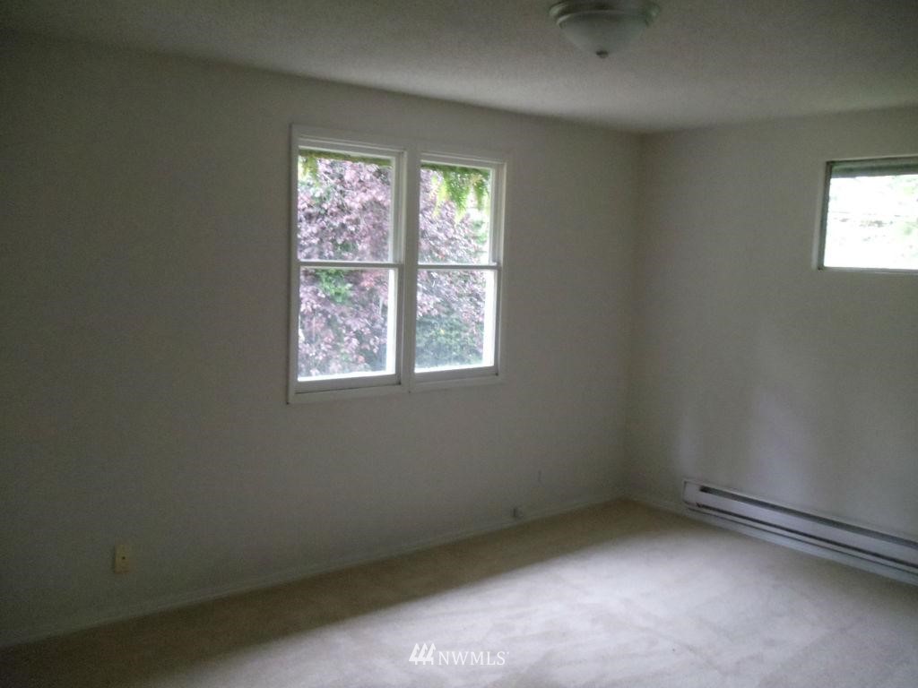 4215 Robinson Road Northeast Bremerton, WA 98310 - Photo 11 of 15 Gallery Image 11