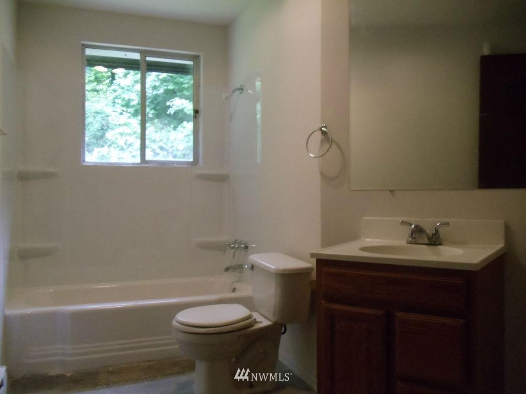 4215 Robinson Road Northeast Bremerton, WA 98310 - Photo 12 of 15 Gallery Image 12