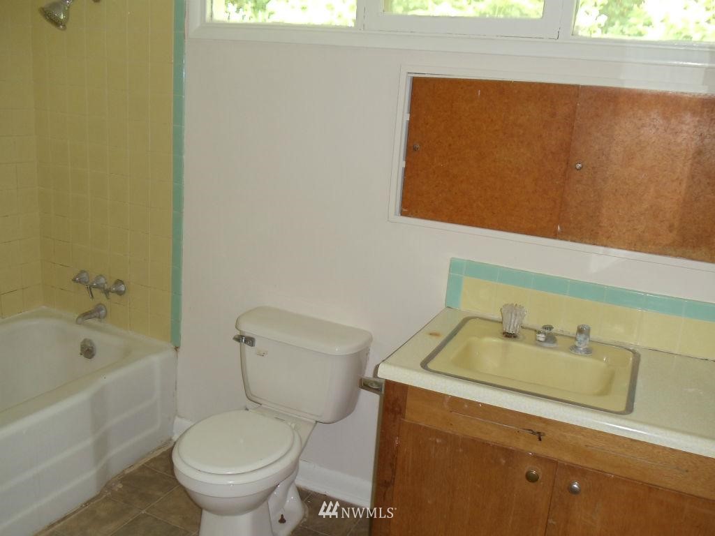 4215 Robinson Road Northeast Bremerton, WA 98310 - Photo 13 of 15 Gallery Image 13