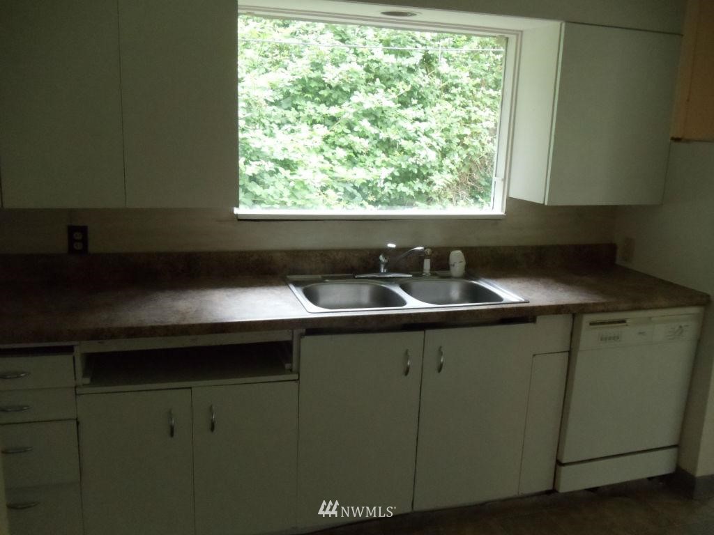 4215 Robinson Road Northeast Bremerton, WA 98310 - Photo 4 of 15 Gallery Image 4