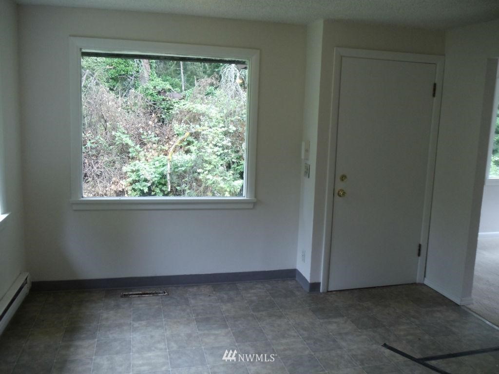 4215 Robinson Road Northeast Bremerton, WA 98310 - Photo 5 of 15 Gallery Image 5