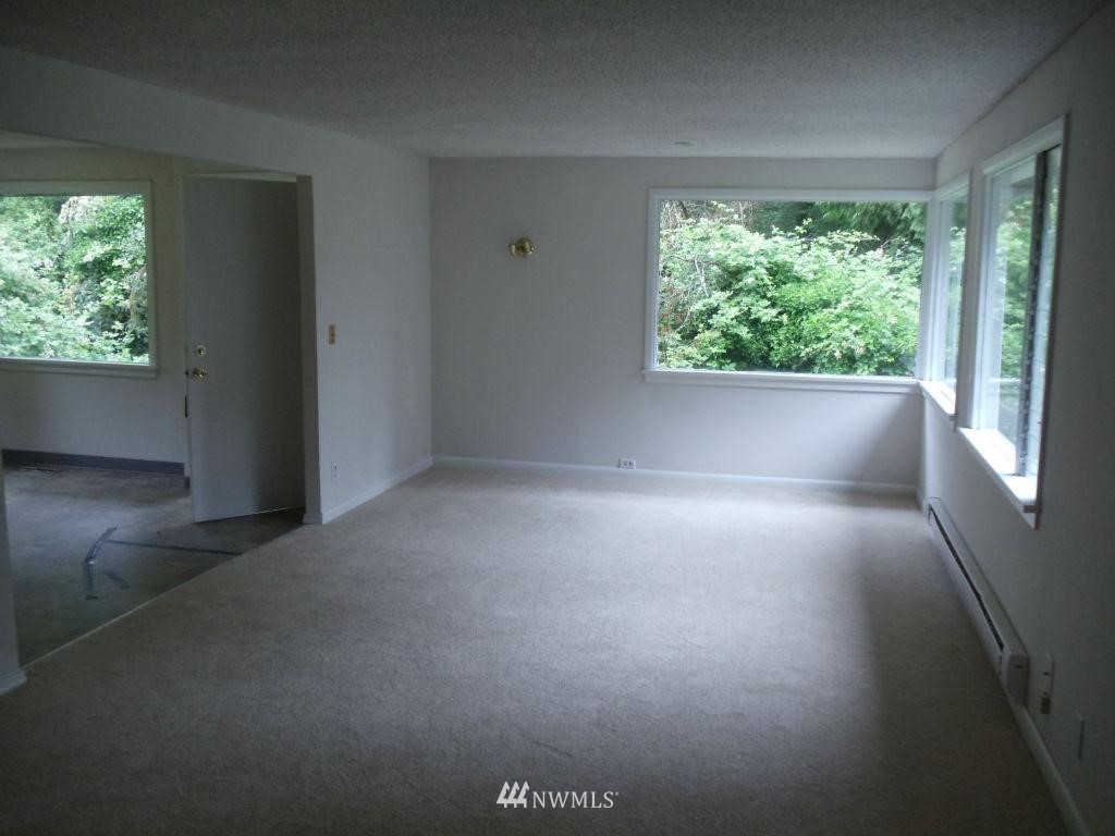 4215 Robinson Road Northeast Bremerton, WA 98310 - Photo 6 of 15 Gallery Image 6