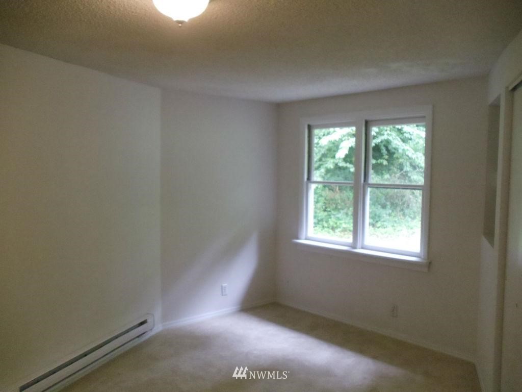4215 Robinson Road Northeast Bremerton, WA 98310 - Photo 9 of 15 Gallery Image 9