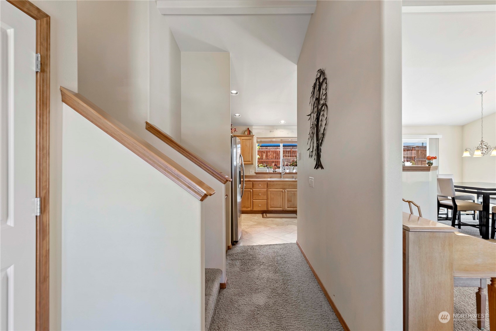 547 Saddle Rock Loop Wenatchee, WA 98801 - Photo 15 of 36 a view of a hallway with workspace and entryway