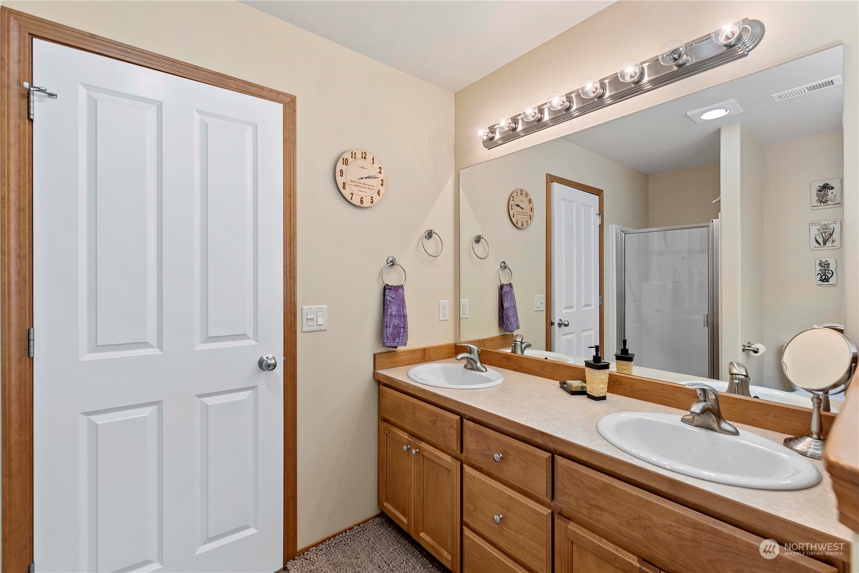 547 Saddle Rock Loop Wenatchee, WA 98801 - Photo 19 of 36 a bathroom with a double vanity sink and a mirror