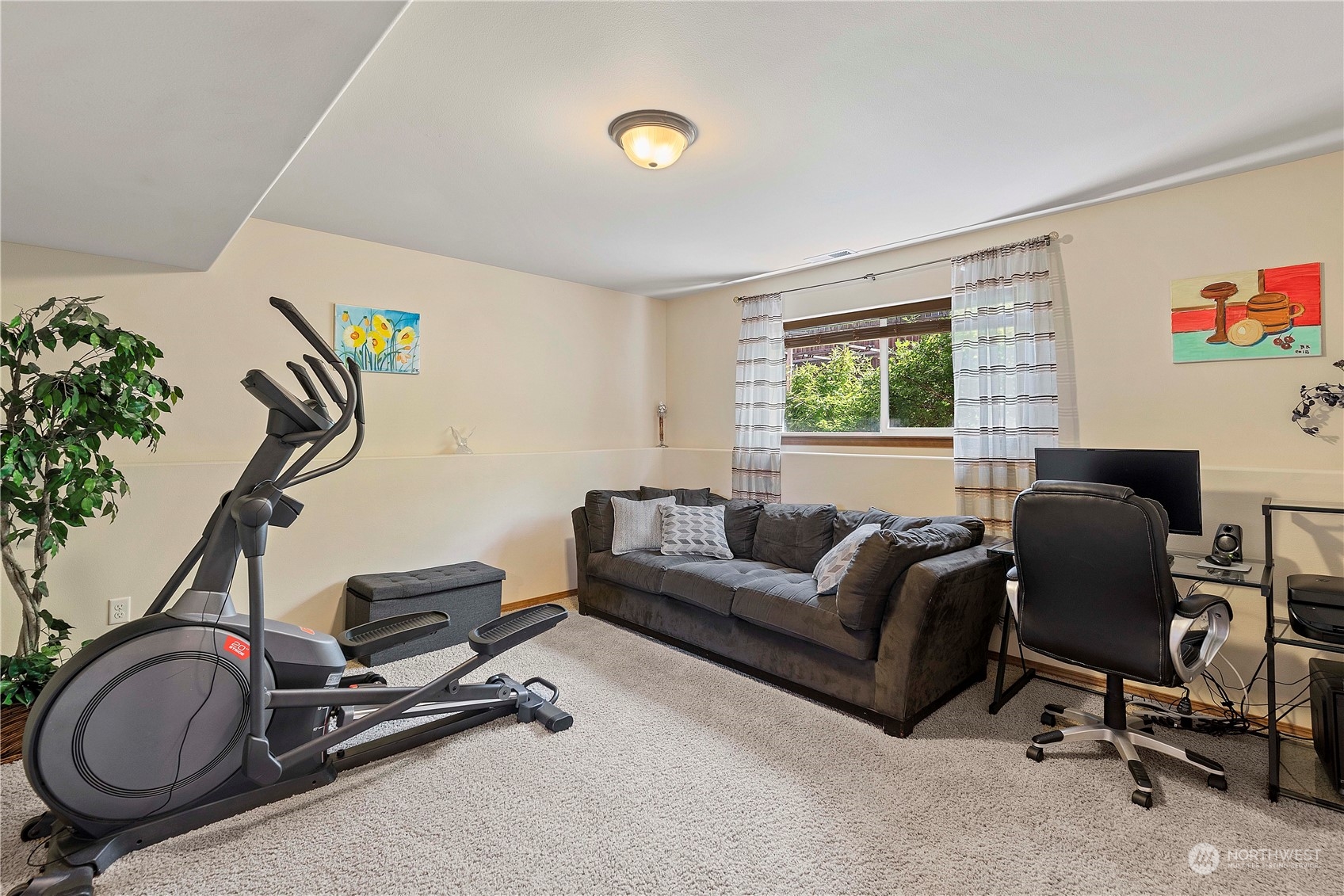 547 Saddle Rock Loop Wenatchee, WA 98801 - Photo 24 of 36 a living room with furniture gym equipment and a window
