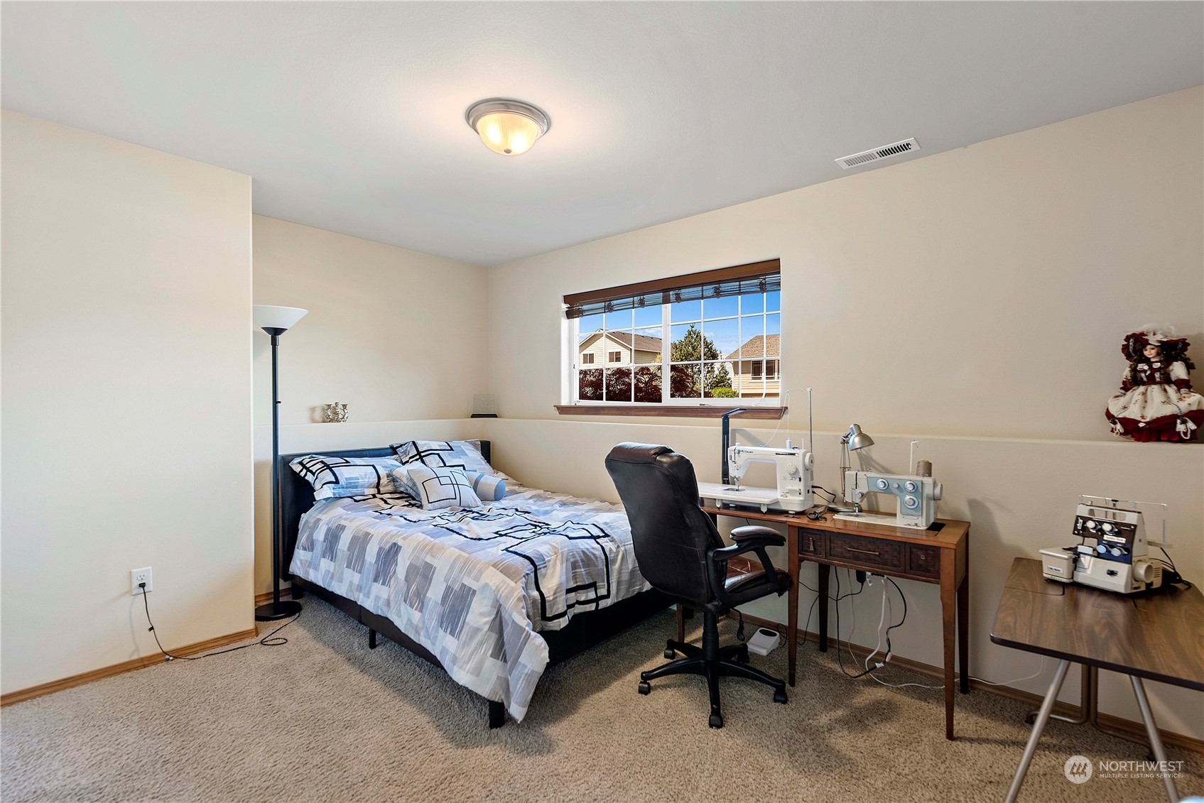 547 Saddle Rock Loop Wenatchee, WA 98801 - Photo 27 of 36 a bedroom with a bed a desk and chair