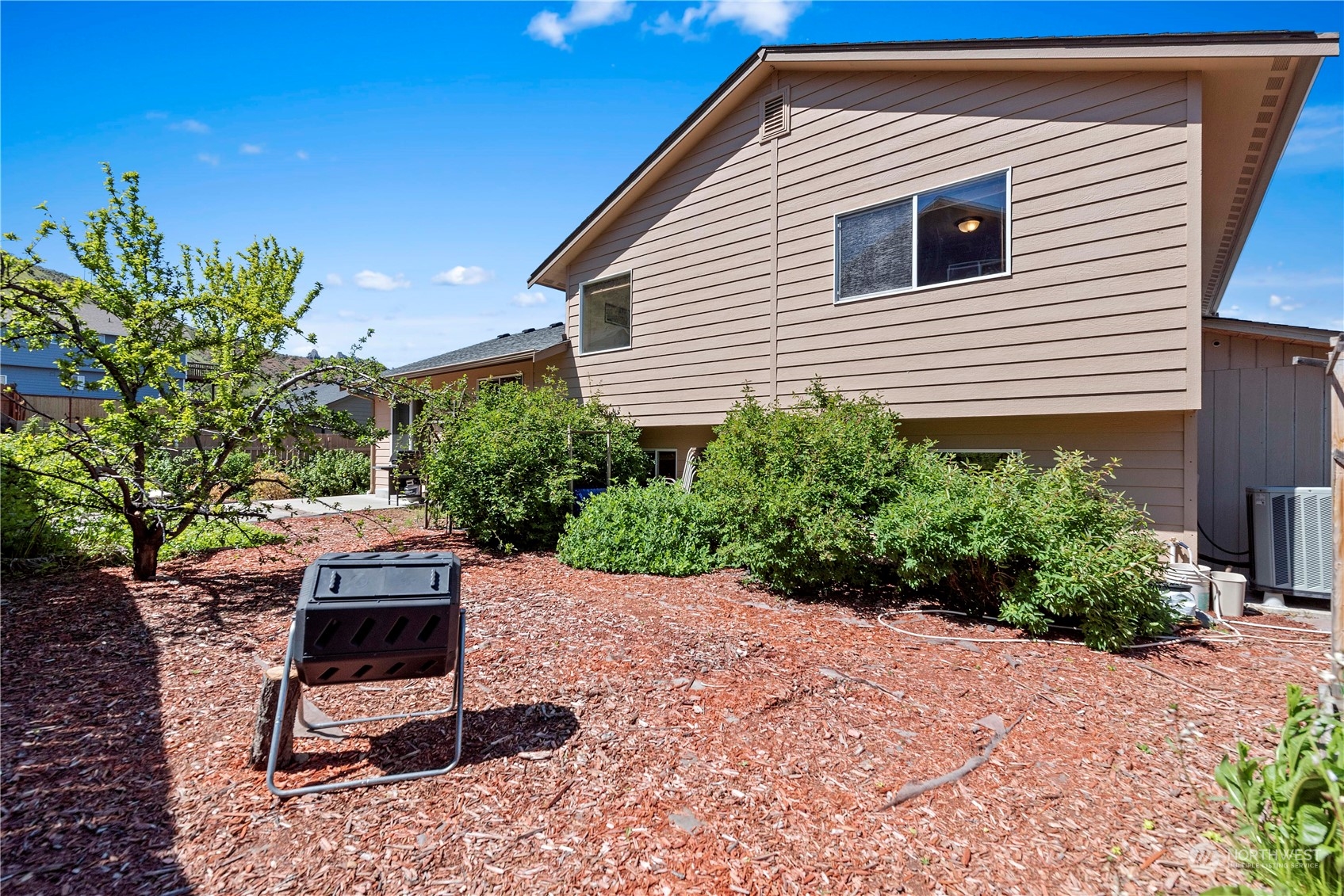 547 Saddle Rock Loop Wenatchee, WA 98801 - Photo 32 of 36 a view of backyard with a chair and potted plants