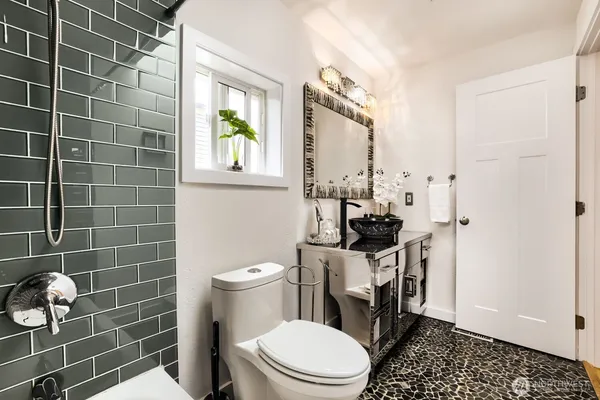 $850,000 | 22414 18th Avenue Southeast, Bothell, WA 98021