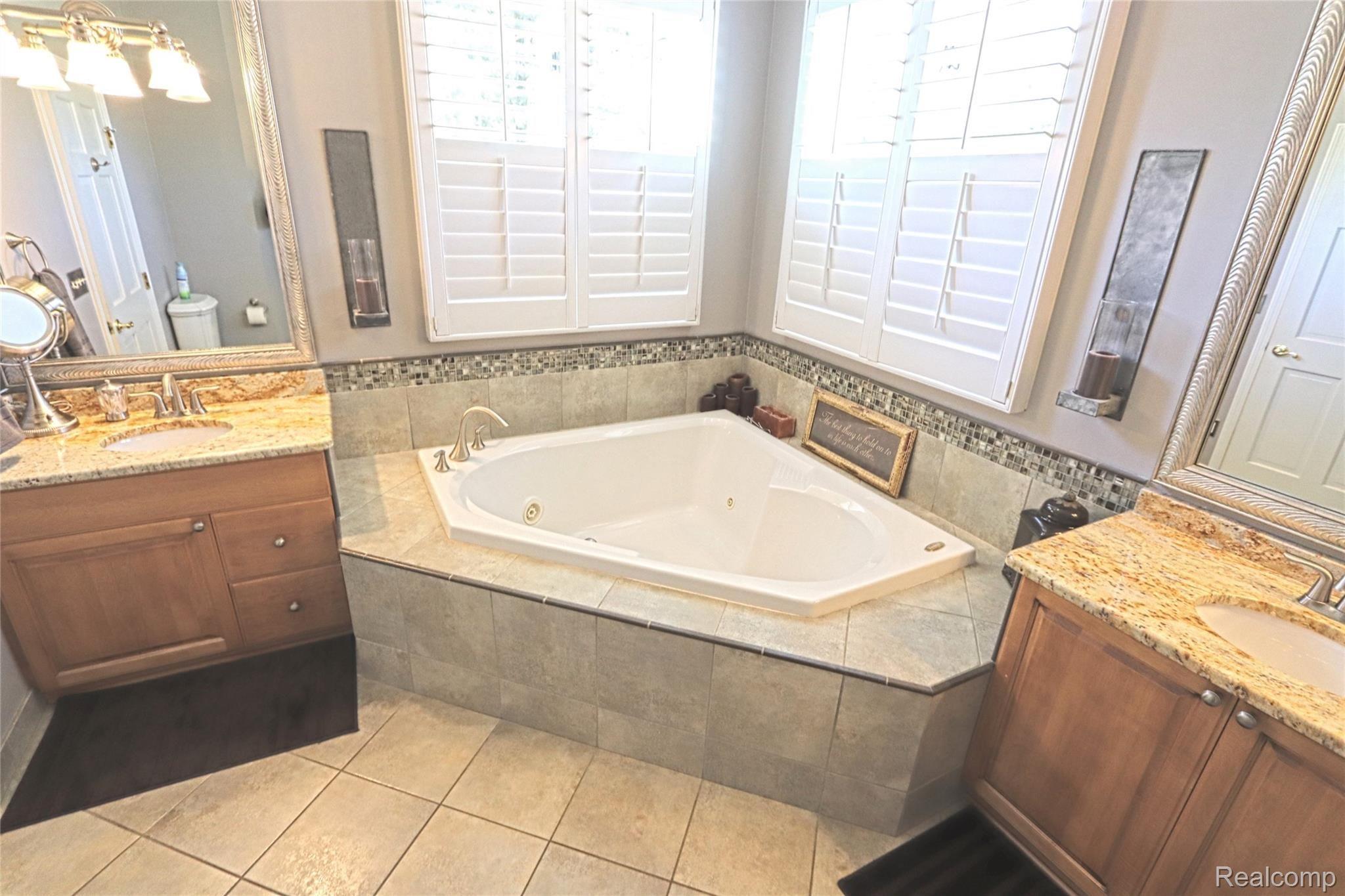 35359 Curtis Road Livonia, MI 48152 - Photo 57 of 71 IMG_0664_InPixio.jpg