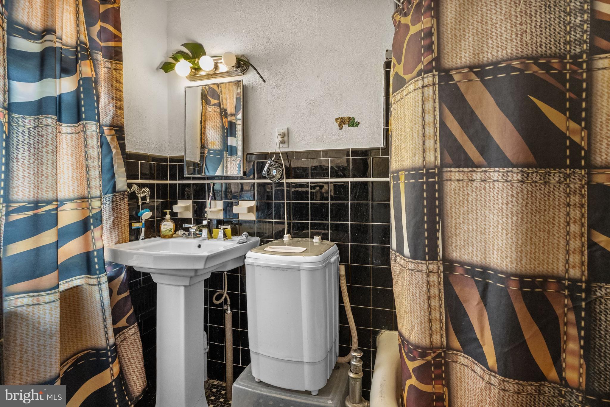 250 Washington Street Morrisville, PA 19067 - Photo 5 of 27 a bathroom with a sink toilet and tub