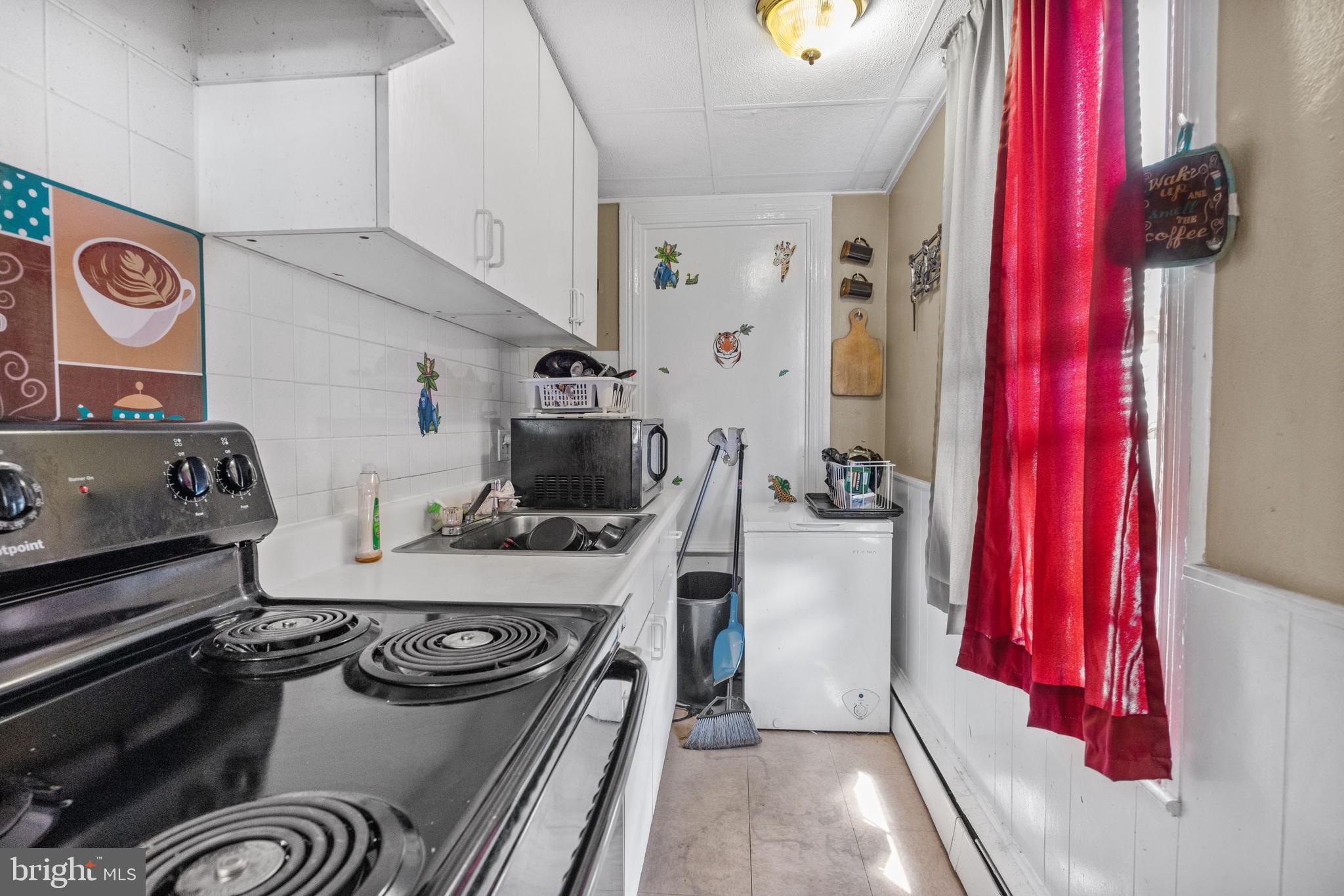 250 Washington Street Morrisville, PA 19067 - Photo 9 of 27 a room with furniture and a flat screen tv