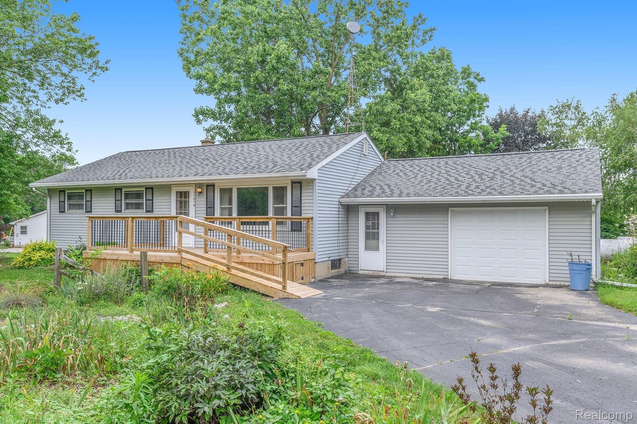 11519 East Richfield Road Davison, MI 48423 - Photo 1 of 23 CNG_2508.jpg