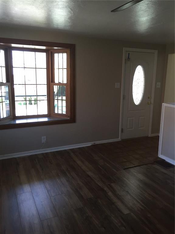 2048 Spring Valley Road Pittsburgh, PA 15243 - Photo 4 of 12 livingroom