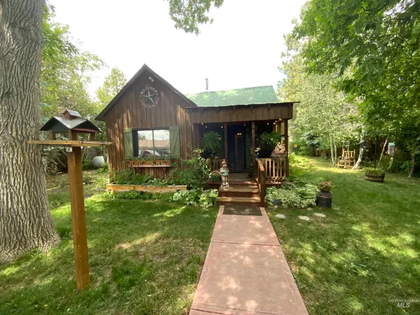 $258,900 | 205 Alturas Avenue East, Fairfield, ID 83327