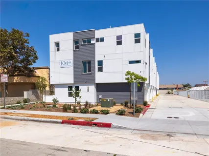 $769,900 | 121 East 223rd Street, Unit 3, Carson, CA 90745