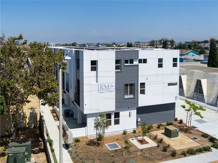 $769,900 | 121 East 223rd Street, Unit 3, Carson, CA 90745