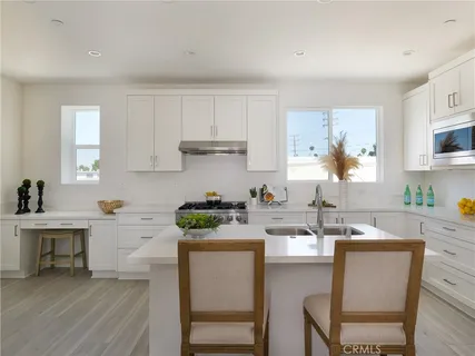 $769,900 | 121 East 223rd Street, Unit 3, Carson, CA 90745