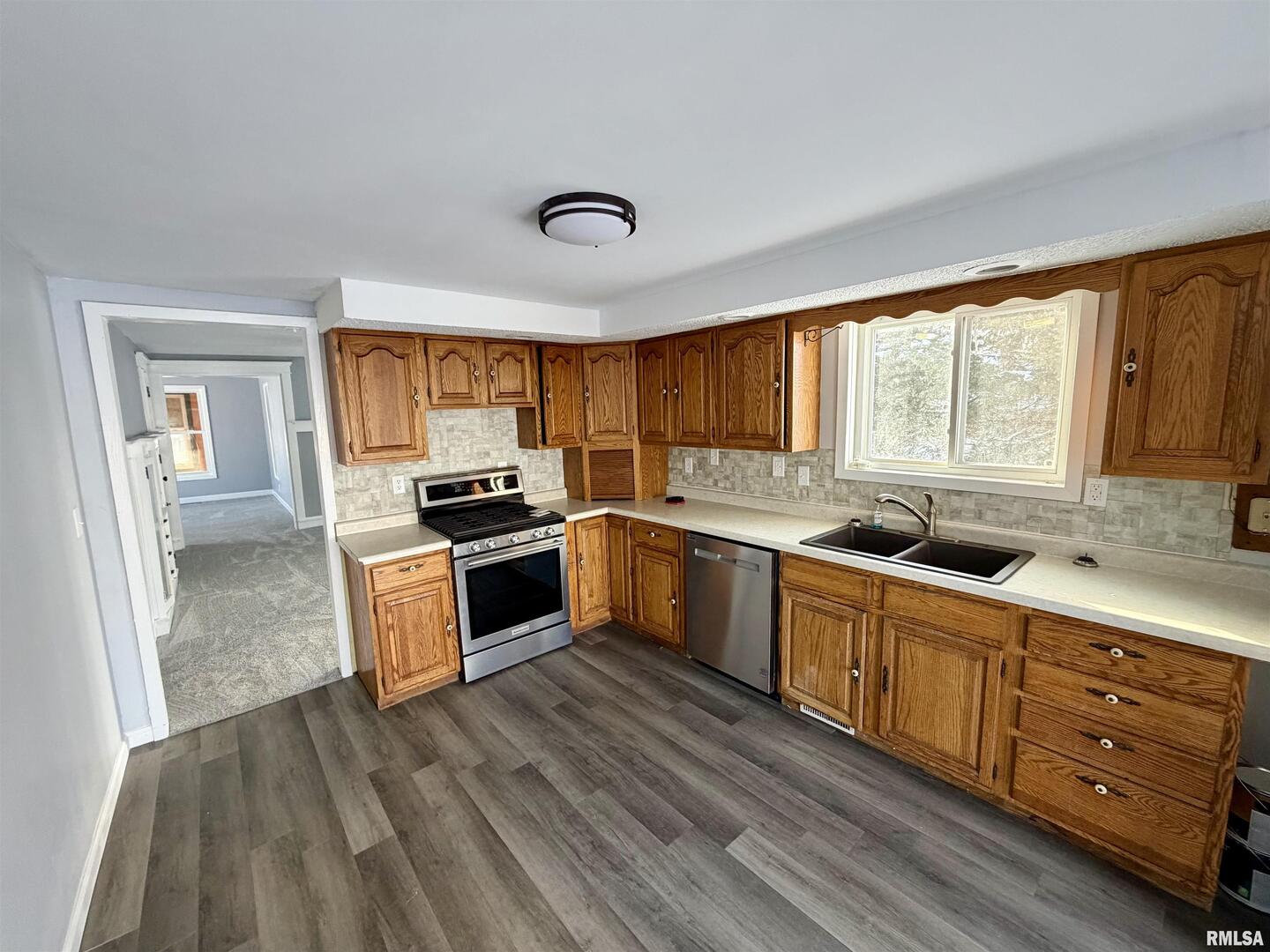 405 234th Street Aledo, IL 61231 - Photo 11 of 38