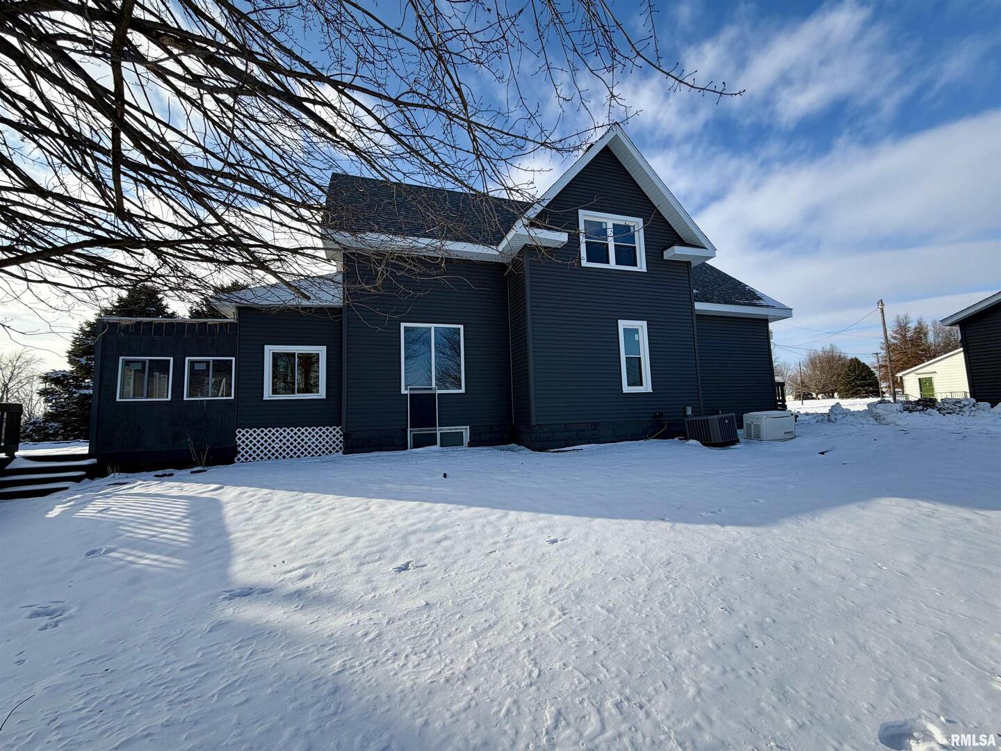 405 234th Street Aledo, IL 61231 - Photo 3 of 38