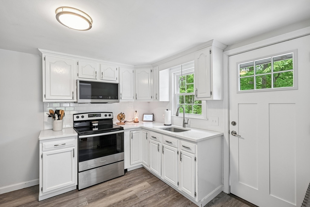 18 Carleton Road Leicester, MA 01542 - Photo 7 of 37