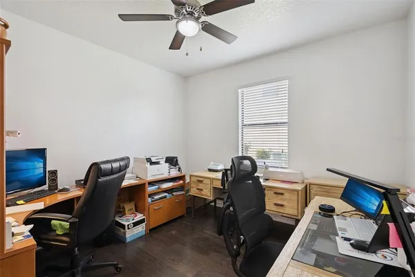 a view of a house with backyard and garden
