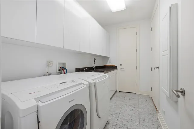 $3,495,000 | 920 St Stephens Green, Oak Brook, IL 60523