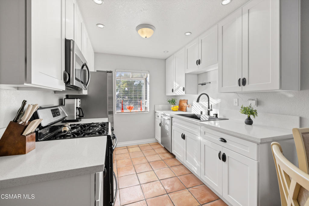 5204 Columbus Place Oxnard, CA 93033 - Photo 4 of 27