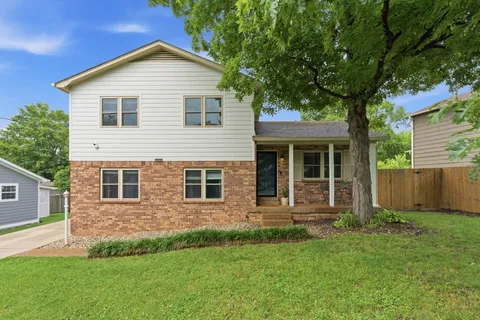 a view of front of a house with a yard