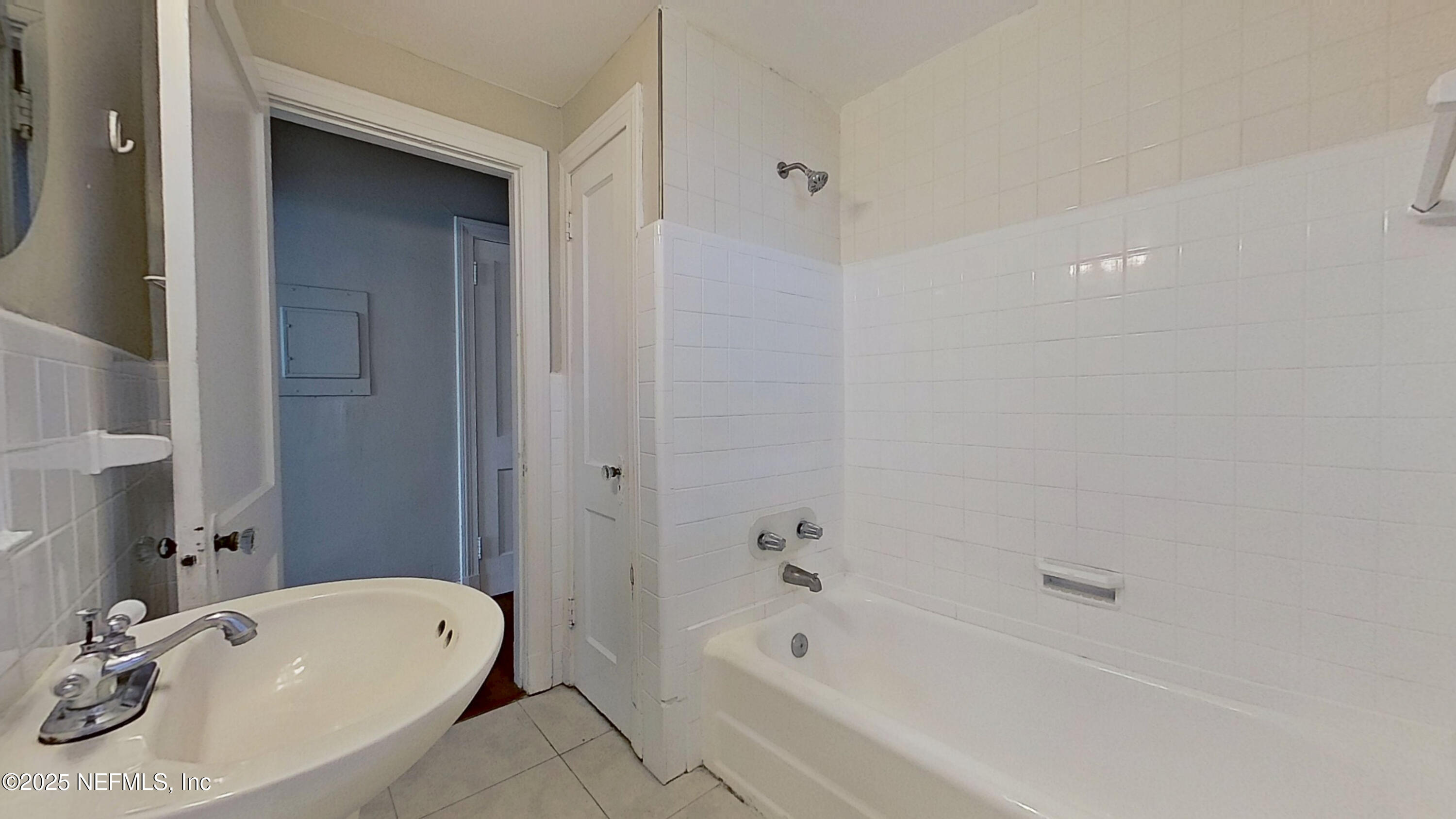 938 Cordova Place, Unit 3 Jacksonville, FL 32207 - Photo 13 of 19 02122025_194322