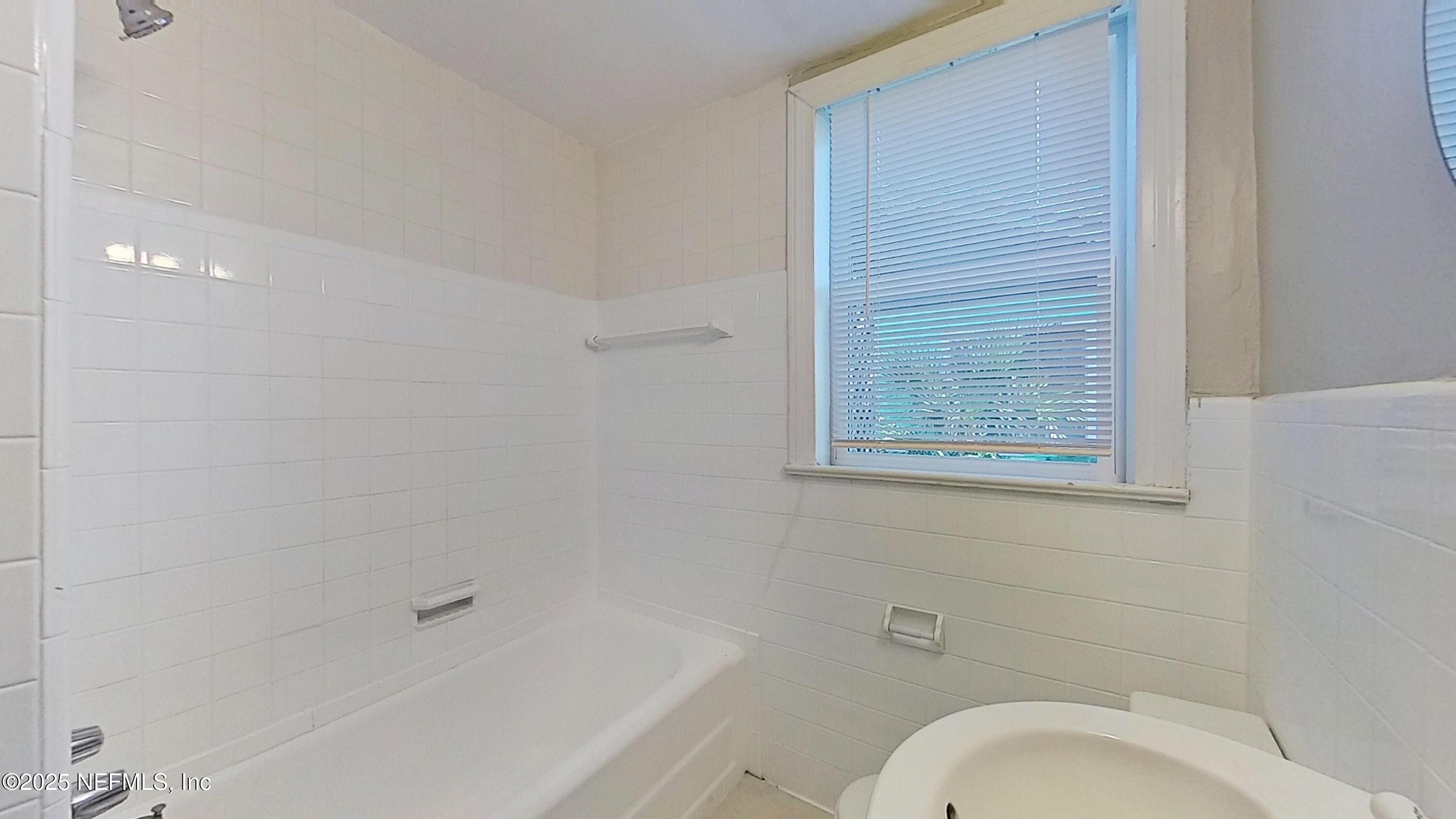 938 Cordova Place, Unit 3 Jacksonville, FL 32207 - Photo 14 of 19 02122025_194331