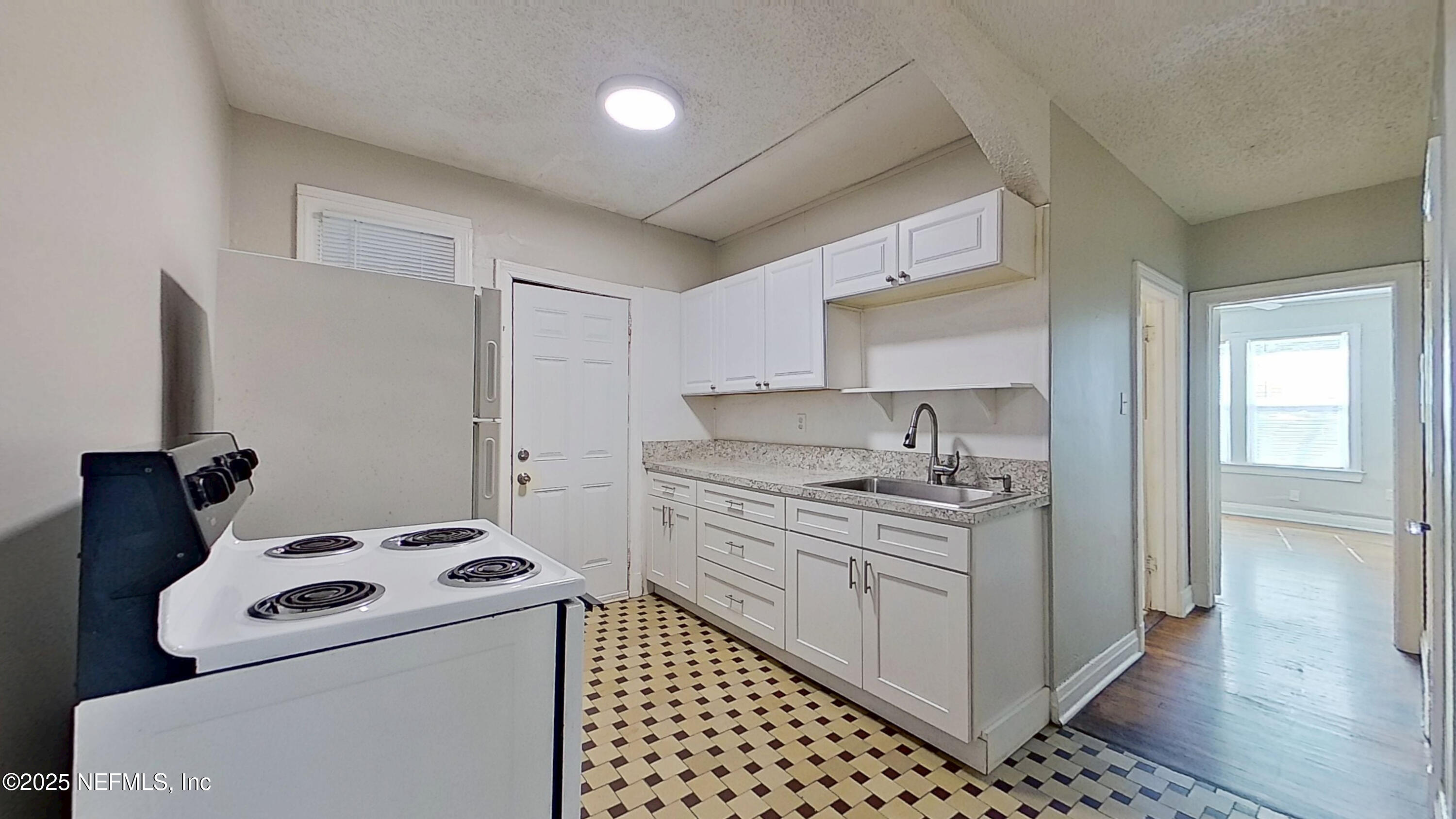 938 Cordova Place, Unit 3 Jacksonville, FL 32207 - Photo 7 of 19 02122025_194224