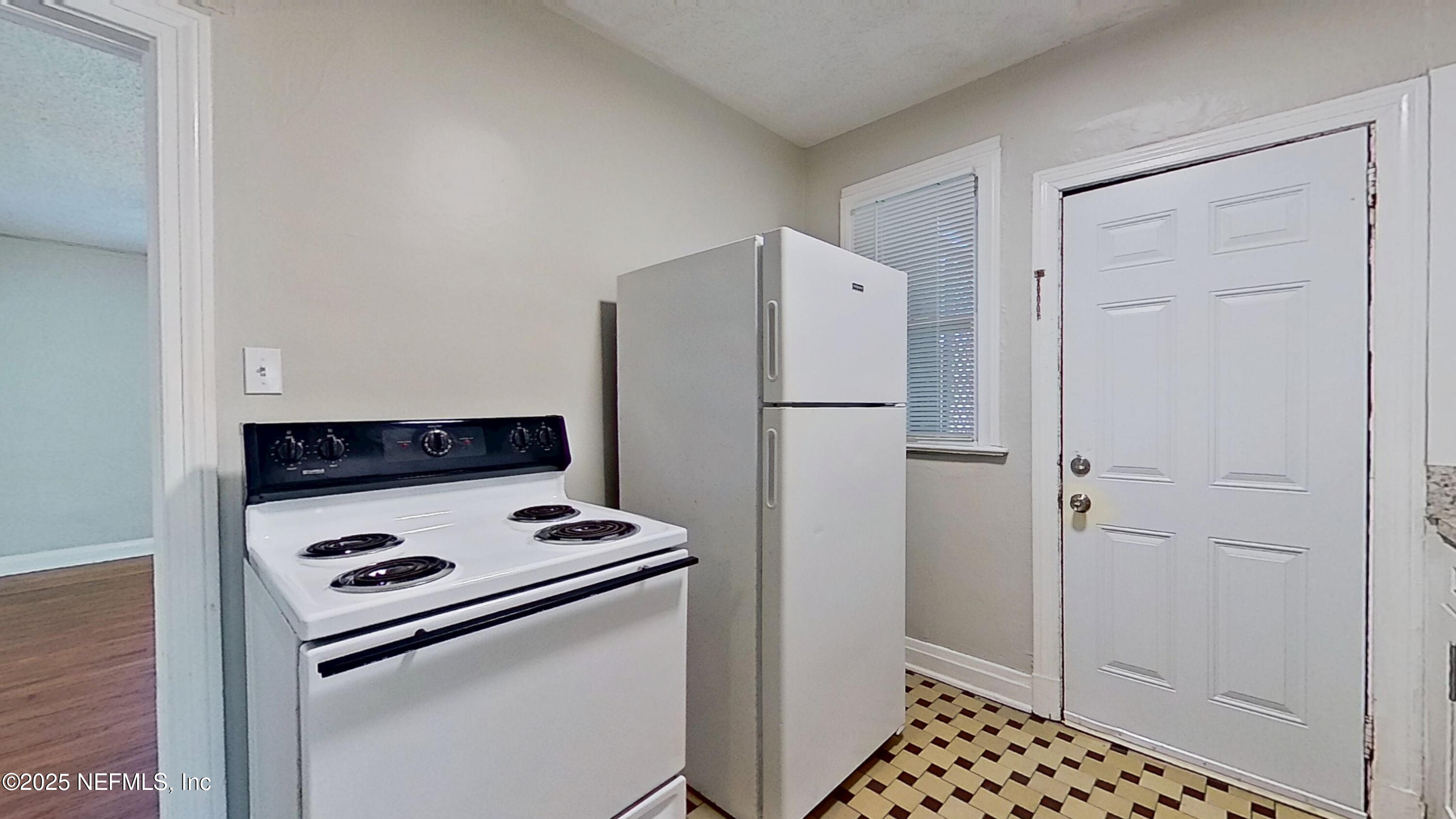 938 Cordova Place, Unit 3 Jacksonville, FL 32207 - Photo 9 of 19 02122025_194242