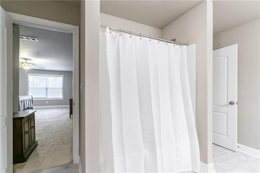 2875 Fox Wood Lane Gainesville, GA 30504 - Photo 20 of 24 a en suite bathroom with a shower curtain