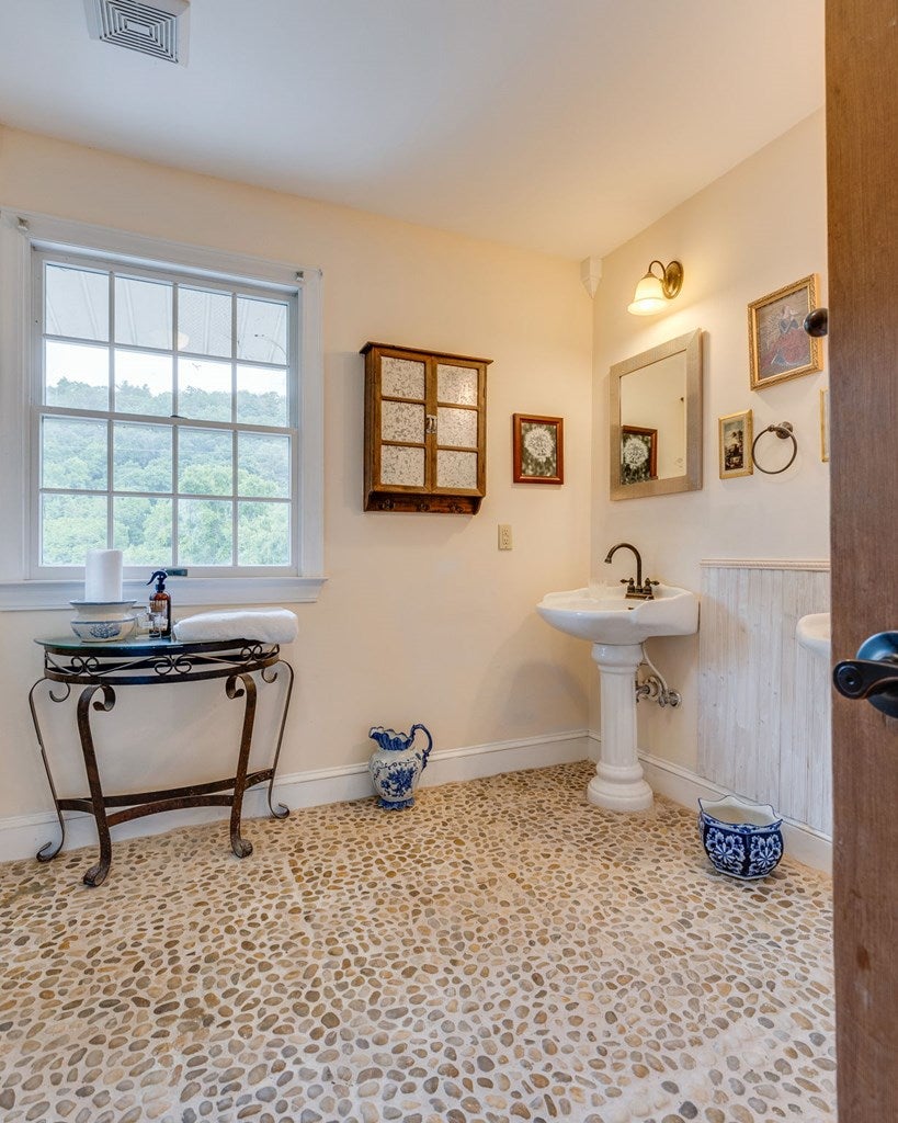 19094 Cleveland Road Abingdon, VA 24211 - Photo 35 of 56 Gallery Image 35
