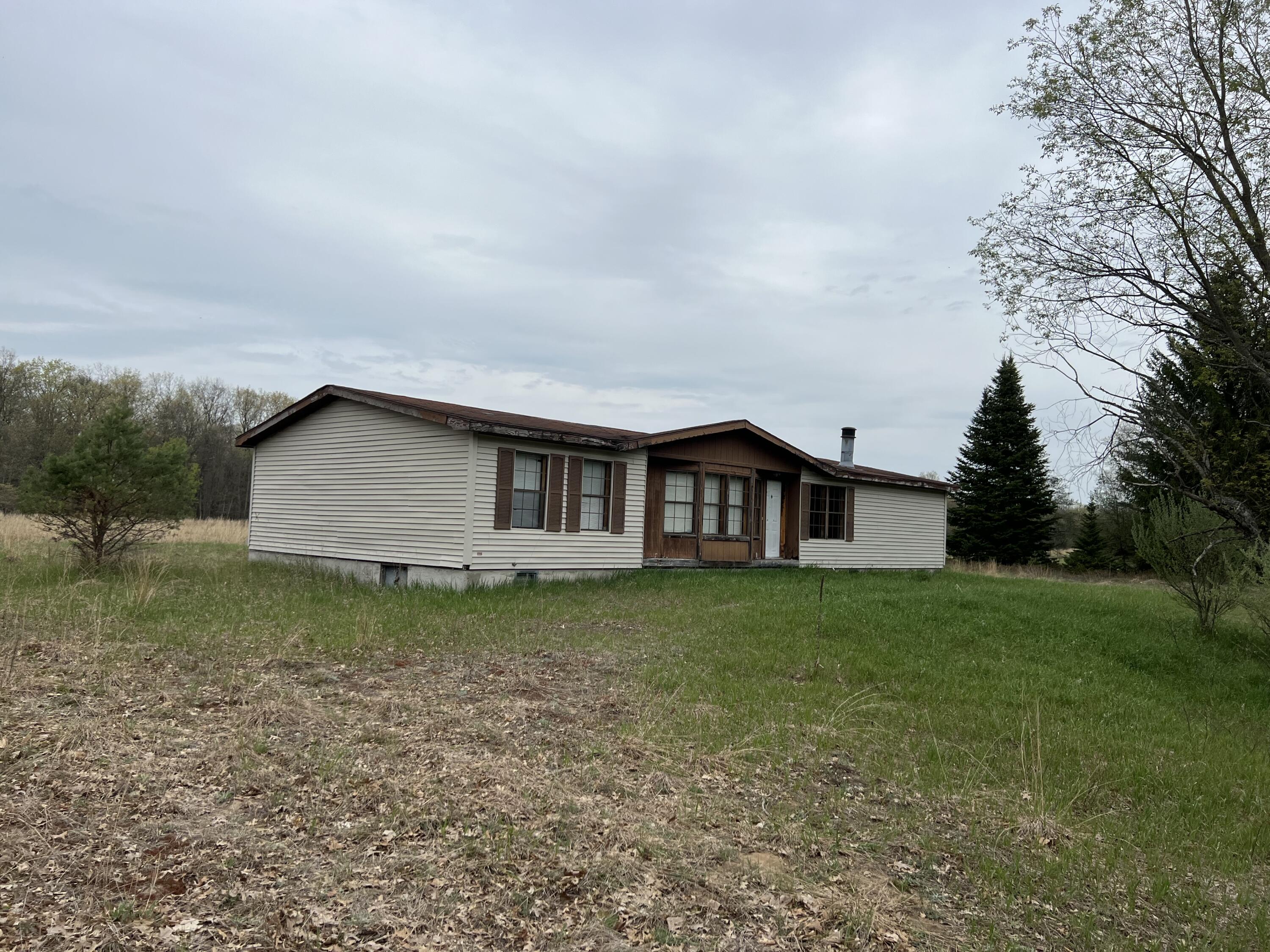 17066 Airport Road Wellston, MI 49689 - Photo 2 of 15 E4ADEE7B-5DB3-4460-BD1E-7240E773EFE5