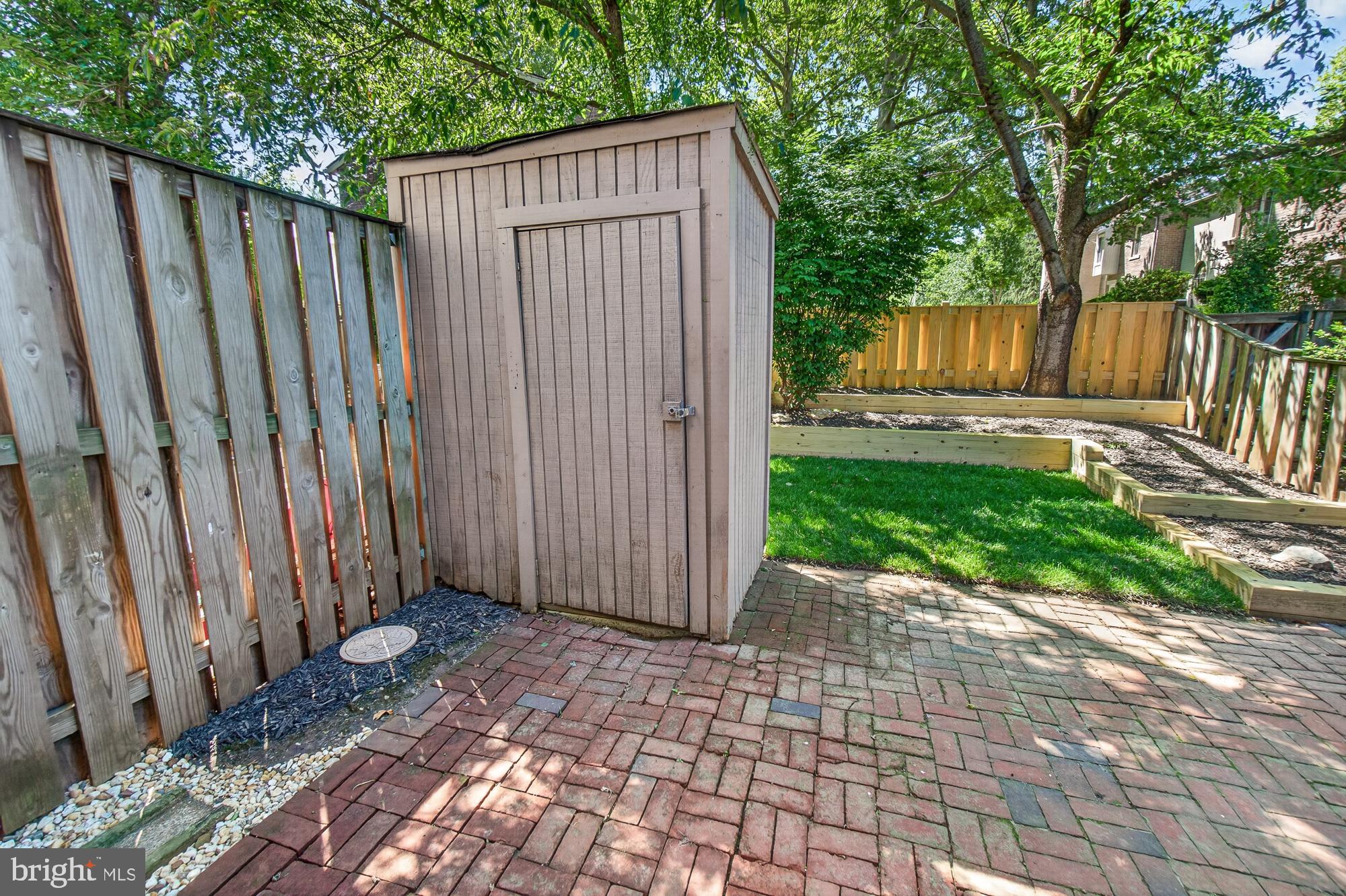 19346 Keymar Way Gaithersburg, MD 20886 - Photo 33 of 41 Newer fencing and gate