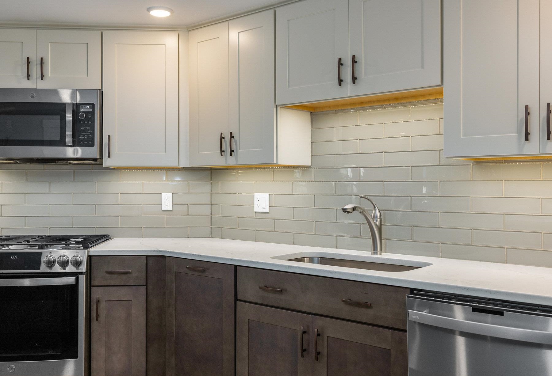 2075 Lafayette Road, Unit B17 Portsmouth, NH 03801 - Photo 15 of 33 Gallery Image 15