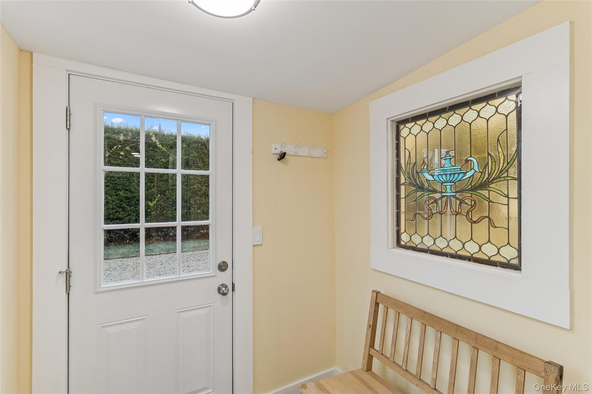 17425 County Road 48 Cutchogue, NY 11935 - Photo 18 of 30 Entryway with stairway