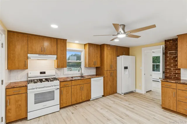 $3,200 | 17425 County Road 48, Cutchogue, NY 11935