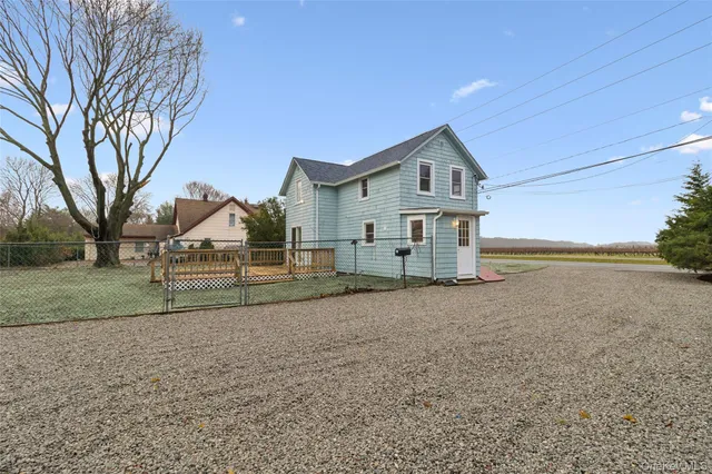 $3,200 | 17425 County Road 48, Cutchogue, NY 11935