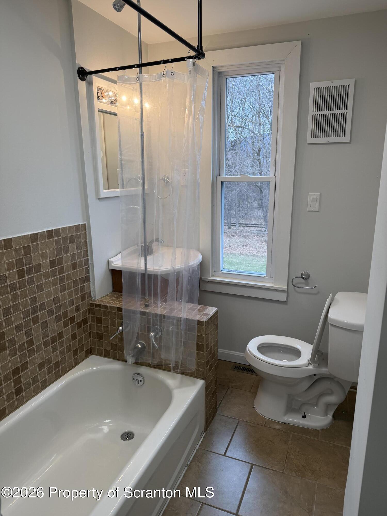 1154 Murray Street Forty Fort, PA 18704 - Photo 7 of 12 IMG_0200