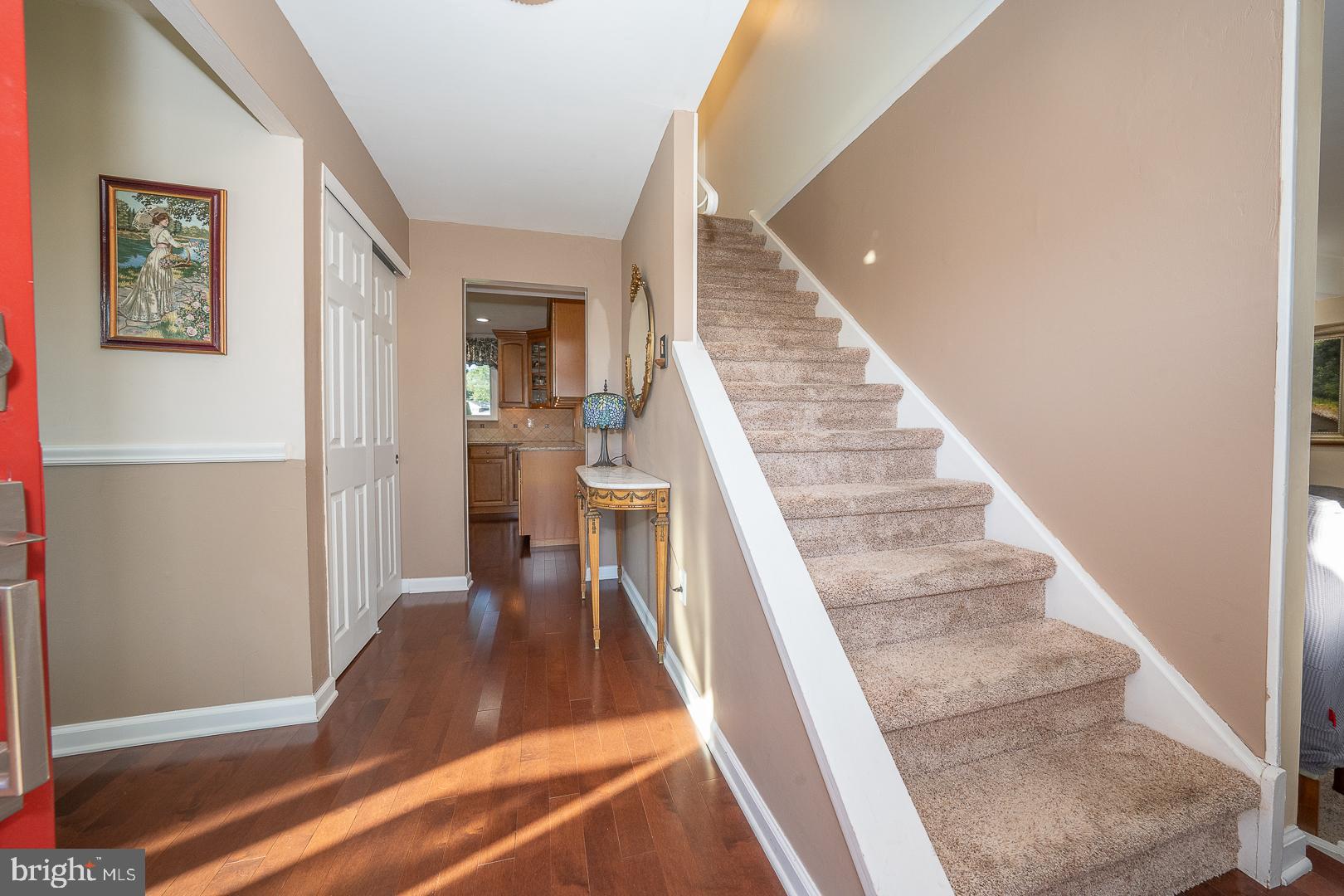 296 Waverly Road Southampton, PA 18966 - Photo 3 of 29 Wood Floor Entry